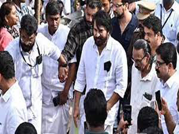 കുഞ്ഞൂഞ്ഞിനെ അവസാനമായി കാണാന്‍ മമ്മൂട്ടിയും സുരേഷ് ഗോപിയും ദിലീപും തിരുനക്കരയില്‍