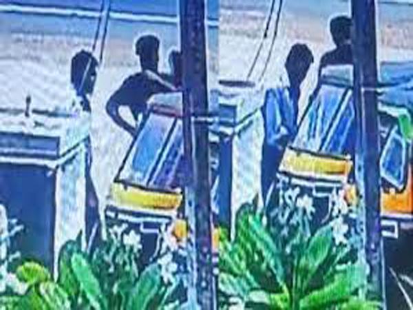 പാലക്കാട് മധ്യവയസ്കനെ ഭീഷണിപ്പെടുത്തി പണവും മൊബൈലും കവർന്നു