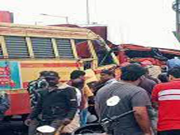 കൽപ്പറ്റയിൽ ലോറിയും കെഎസ്ആർടിസി ബസും തമ്മിൽ കൂട്ടിയിടിച്ച് നിരവധി യാത്രക്കാർക്ക് പരിക്ക്