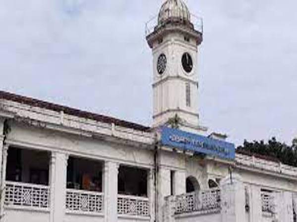 പാലക്കാട് ഒറ്റപ്പാലം നഗരസഭാ കൗൺസിൽ യോഗത്തിൽ കൗൺസിലർമാർ തമ്മിൽ കൈയ്യാങ്കളി