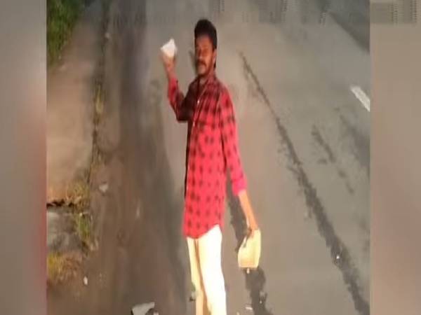 പാലക്കാട് കൂട്ടുപാതയിൽ വെച്ച് സ്വിഫ്റ്റ് ബസ്സിന്റെ ചില്ല് യാത്രക്കാരൻ കല്ലെറിഞ്ഞ് തകർത്തു