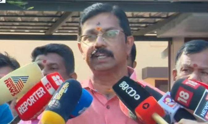 ബിജെപി ജില്ലാ പ്രസിഡന്റിന് ഇരട്ട വോട്ടുണ്ടെന്നു എന്‍ഡിഎ സ്ഥാനാര്‍ഥി