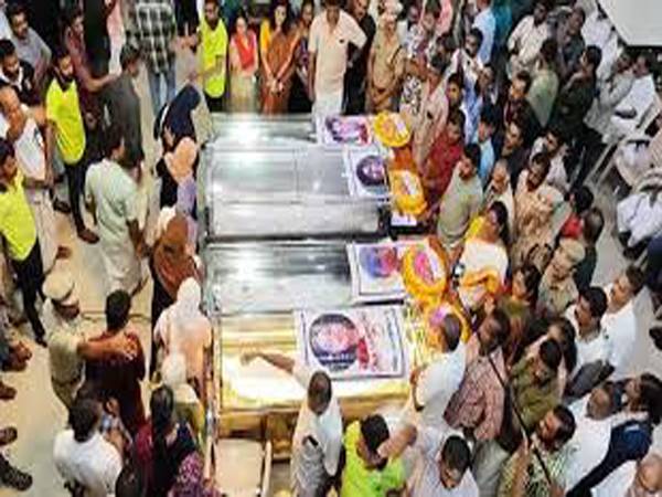 പാലക്കാട് പനയമ്പാടത്ത് അപകടത്തില്‍ മരിച്ച വിദ്യാര്‍ത്ഥികളുടെ മൃതദേഹം വീടുകളിലെത്തിച്ചു