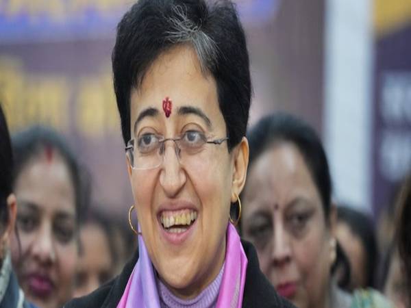 കല്‍ക്കാജിയില്‍ കലക്കി; കെജ്‌രിവാളിന്റെ വീഴ്ചയിലും കരകയറി അതിഷി