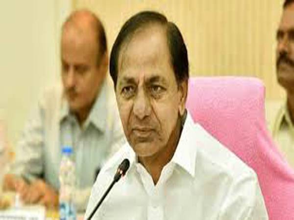 തെലങ്കാന മുൻ മുഖ്യമന്ത്രി ചന്ദ്രശേഖർ റാവുവിന്റെ ജന്മദിനം ആഘോഷിക്കാൻ സ്കൂളിന് അവധി നൽകിയ പ്രധാനാധ്യാപികക്ക് സസ്‌പെൻഷൻ