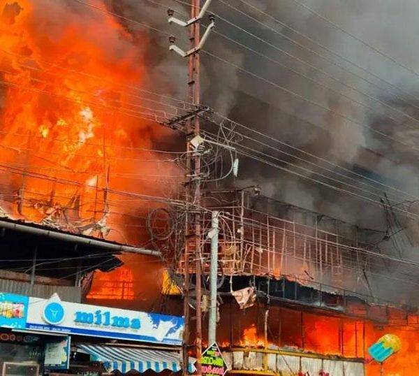 തളിപ്പറമ്പ് ടൗണിലെ തീപിടിത്തം; അമ്പത് കോടിയുടെ നഷ്ടമെന്ന് പ്രാഥമിക വിലയിരുത്തല്‍