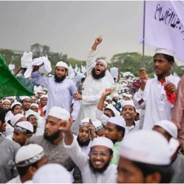 ബംഗ്ലാദേശില്‍ ഇസ്കോണിന്റെ പ്രവർത്തനം നിരോധിക്കണമെന്നാവശ്യപ്പെട്ട് പ്രതിഷേധം
