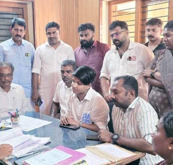 താമരശ്ശേരി യുഡിഎഫ് സ്ഥാനാർത്ഥിക്ക് കെട്ടിവെക്കാനുള്ള പണംനൽകി ഷഹബാസിന്റെ പിതാവ്