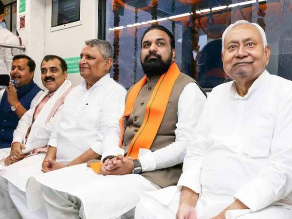 ബിഹാറില്‍ ഭരണത്തുടര്‍ച്ച ഉറപ്പായി ; എന്‍ഡിഎ 200 സീറ്റുകളിലും ഇന്ത്യാ സഖ്യം 40 ലും ലീഡ് ചെയ്യുന്നു