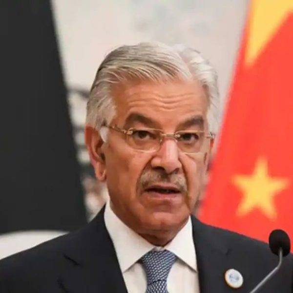 ഇന്ത്യയുമായി സമ്ബൂര്‍ണ യുദ്ധത്തിനുള്ള സാധ്യത തള്ളിക്കളയാനാകില്ല:പാക്ക് പ്രതിരോധ മന്ത്രി