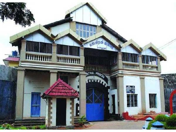 വിയ്യൂര്‍ സെന്‍ട്രല്‍ ജയിലില്‍ പ്രതികള്‍ക്ക് ക്രൂര മര്‍ദനം; പോലീസ് സംഘം ചേര്‍ന്ന് ആക്രമിച്ചതായി പരാതി