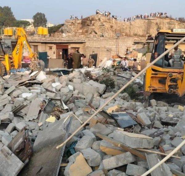 കൊഗിലുവിലെ ഫക്കീർ കോളനിയില്‍നിന്ന് ഒഴിപ്പിക്കപ്പെട്ടവരില്‍ 90 കുടുംബങ്ങള്‍ക്ക് വീട് ലഭിക്കും