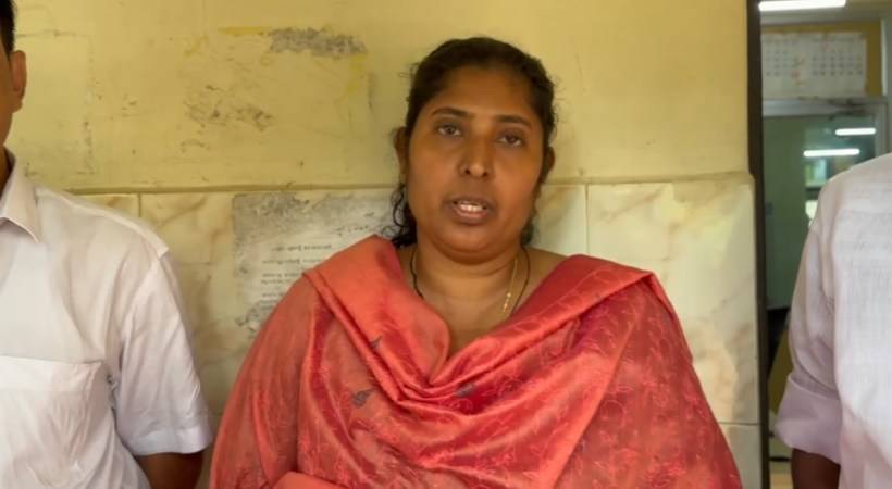 അഗളി പഞ്ചായത്തില്‍ കൂറു മാറിയ കോണ്‍ഗ്രസ് അംഗം മഞ്ജു എന്‍ കെ പ്രസിഡന്റ് സ്ഥാനം രാജി വച്ചു