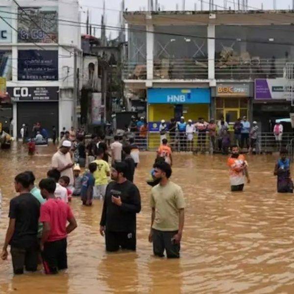 ശ്രീലങ്കയിലേക്ക് മാനുഷിക സഹായം എത്തിക്കുന്ന പാകിസ്ഥാന്‍ വിമാനത്തിന് വ്യോമാതിര്‍ത്തി തുറന്ന് നല്‍കി ഇന്ത്യ