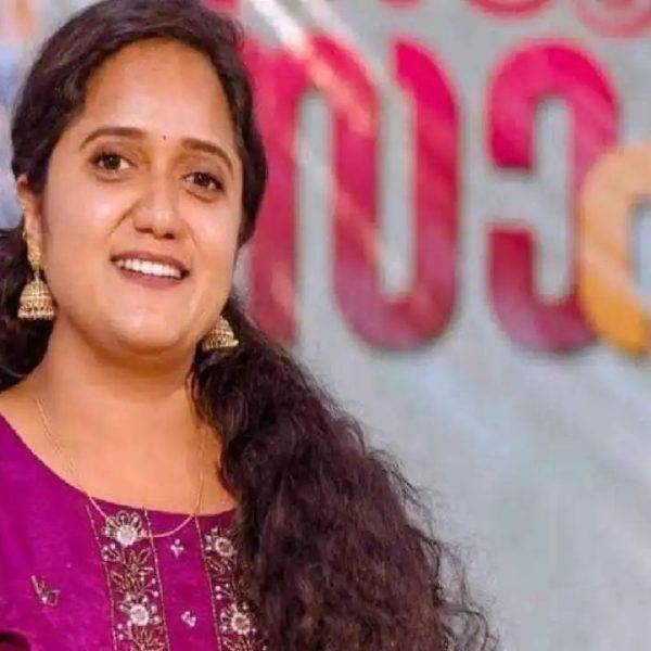 അറസ്റ്റിലായ രാഹുല്‍ മാങ്കൂട്ടത്തിലിനെ പിന്തുണച്ച്‌ പത്തനംതിട്ട ജില്ലാ പഞ്ചായത്ത് അംഗം ശ്രീനാദേവി