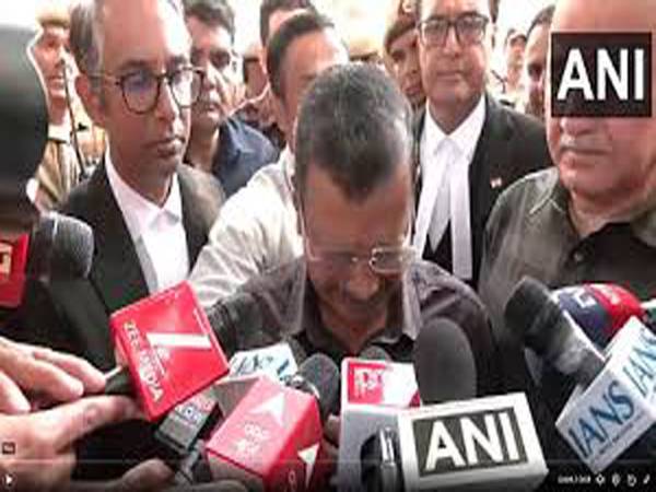 മാധ്യമങ്ങള്‍ക്ക് മുന്നില്‍ പൊട്ടിക്കരഞ്ഞ് കെജരിവാള്‍, ‘ഒരു തെറ്റും ചെയ്യാത്ത എന്നെ ആറുമാസം ജയിലിലടച്ചു; ഗൂഢാലോചന നടത്തിയത് മോദിയും അമിത് ഷായും