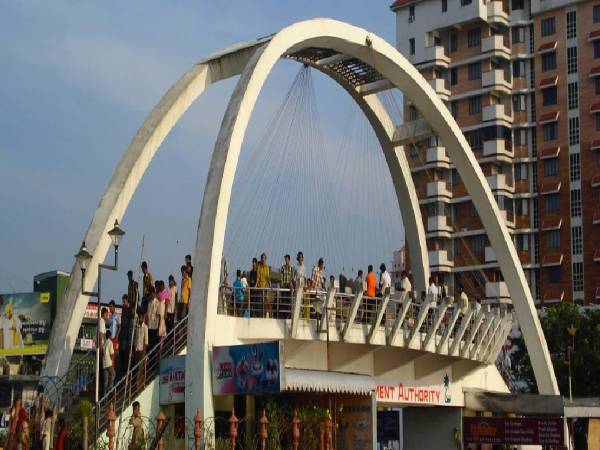 മറൈൻ ഡ്രൈവിൽ കായലിൽ നവജാതശിശുവിന്‍റെ മൃതദേഹം കണ്ടെത്തി