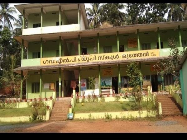 സ്‌കൂള്‍ കെട്ടിടത്തിന്റെ സണ്‍ഷെയ്ഡിലെ കോണ്‍ക്രീറ്റ് അടര്‍ന്ന് വീണ് അധ്യാപികയ്ക്ക് പരിക്ക്