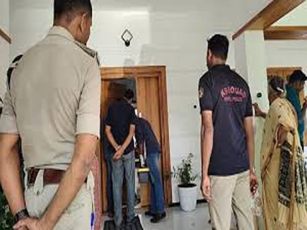 പൂട്ടിക്കിടന്ന വീട്ടില്‍ നിന്ന് 44.5 പവന്‍ സ്വര്‍ണം കവര്‍ന്നു