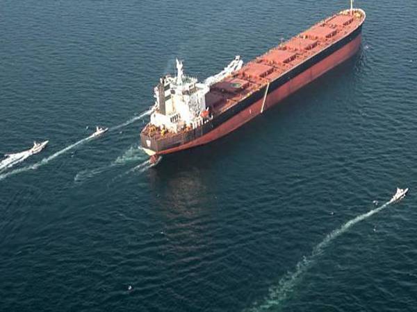 ഹോര്‍മുസ് കടലിടുക്കില്‍ ഗതാഗതം നിയന്ത്രണം; ഉത്തരവാദികള്‍ അമേരിക്കയും ഇസ്‌റാഈലുമെന്ന് ഇറാന്‍