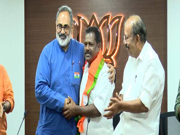 സിപിഐ നേതാവും വൈക്കം മുന്‍ എംഎല്‍എയുമായ കെ അജിത് ബിജെപിയില്‍