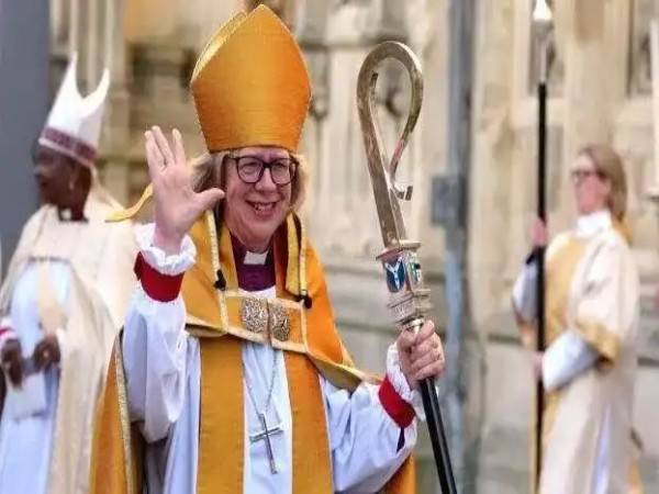 ബ്രിട്ടണില്‍ 106-ാമത്തെ കാന്റർബറി ആർച്ച്‌ ബിഷപ്പായി സാറ മുല്ലാലി സ്ഥാനാരോഹണം ചെയ്തു