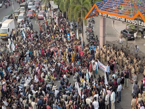 നഴ്‌സുമാരുടെ സമരം: സേവനങ്ങള്‍ മുടങ്ങരുത്, ആവശ്യമെങ്കില്‍ ‘എസ്മ’ പ്രയോഗിക്കണം; സര്‍ക്കാരിന് നിര്‍ദേശം നല്‍കി ഹൈക്കോടതി