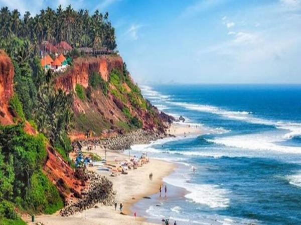 സെല്ഫി എടുക്കുന്നതിനിടെ വര്ക്കല ക്ലിഫില് നിന്ന് വീണ തമിഴ്നാട് സ്വദേശി മരിച്ചു