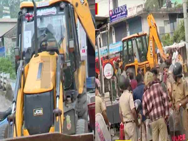 പൂപ്പാറയില്‍ പന്നിയാര്‍ പുഴ കയ്യേറി നിര്‍മ്മിച്ച ചില കെട്ടിടങ്ങള്‍ ഉടമകള്‍ പൊളിച്ചു തുടങ്ങി